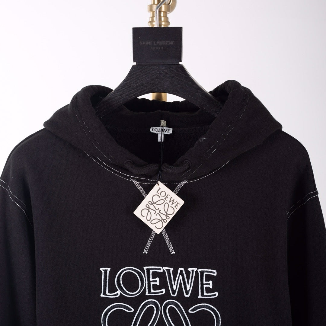 Schwarz-weißer Hoodie