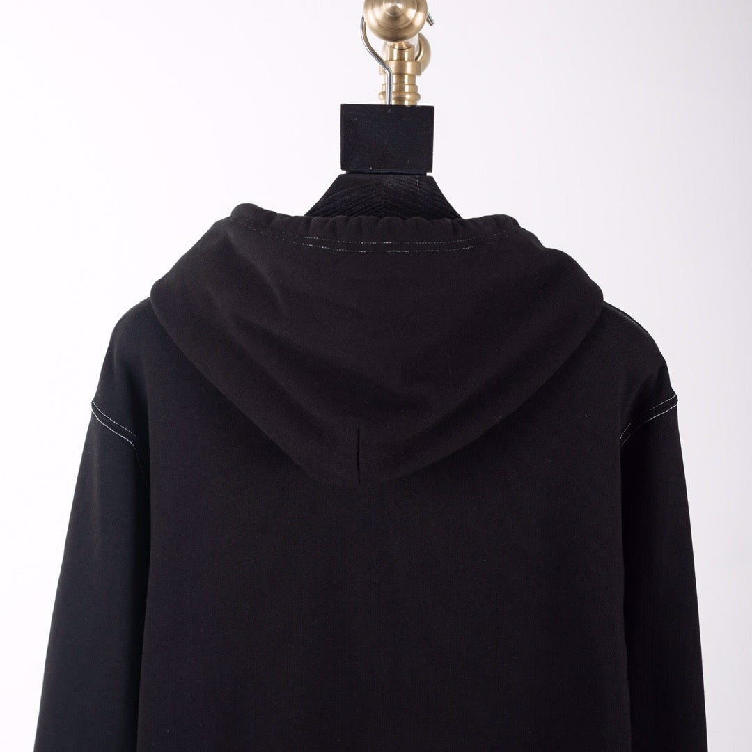 Schwarz-weißer Hoodie
