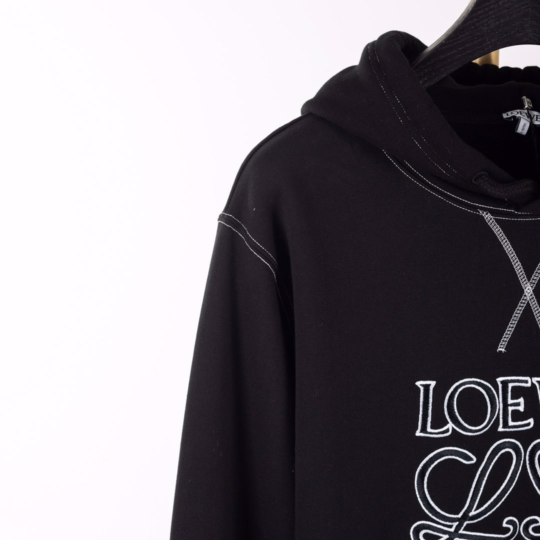 Schwarz-weißer Hoodie