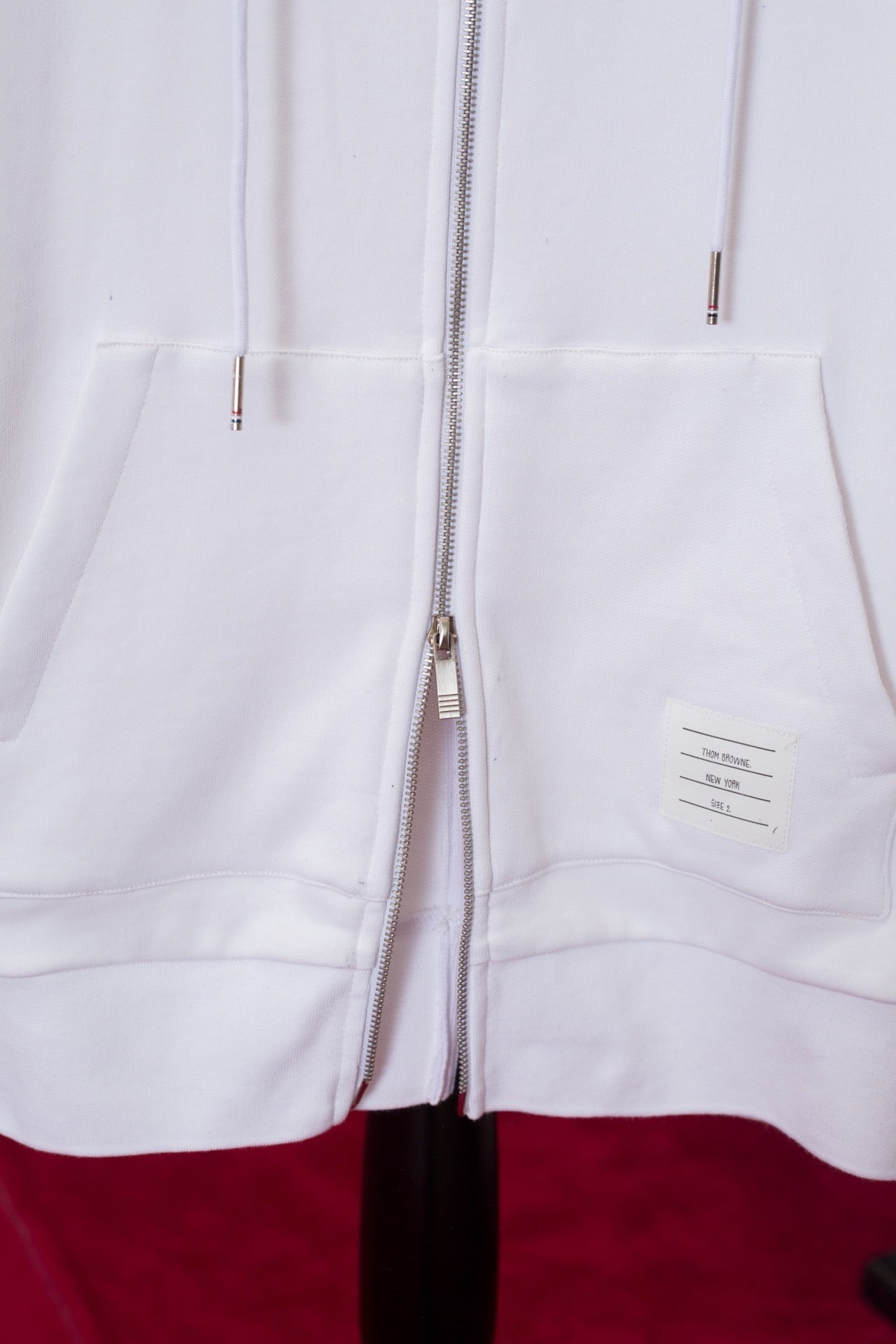 Weiße und blaue Jacke