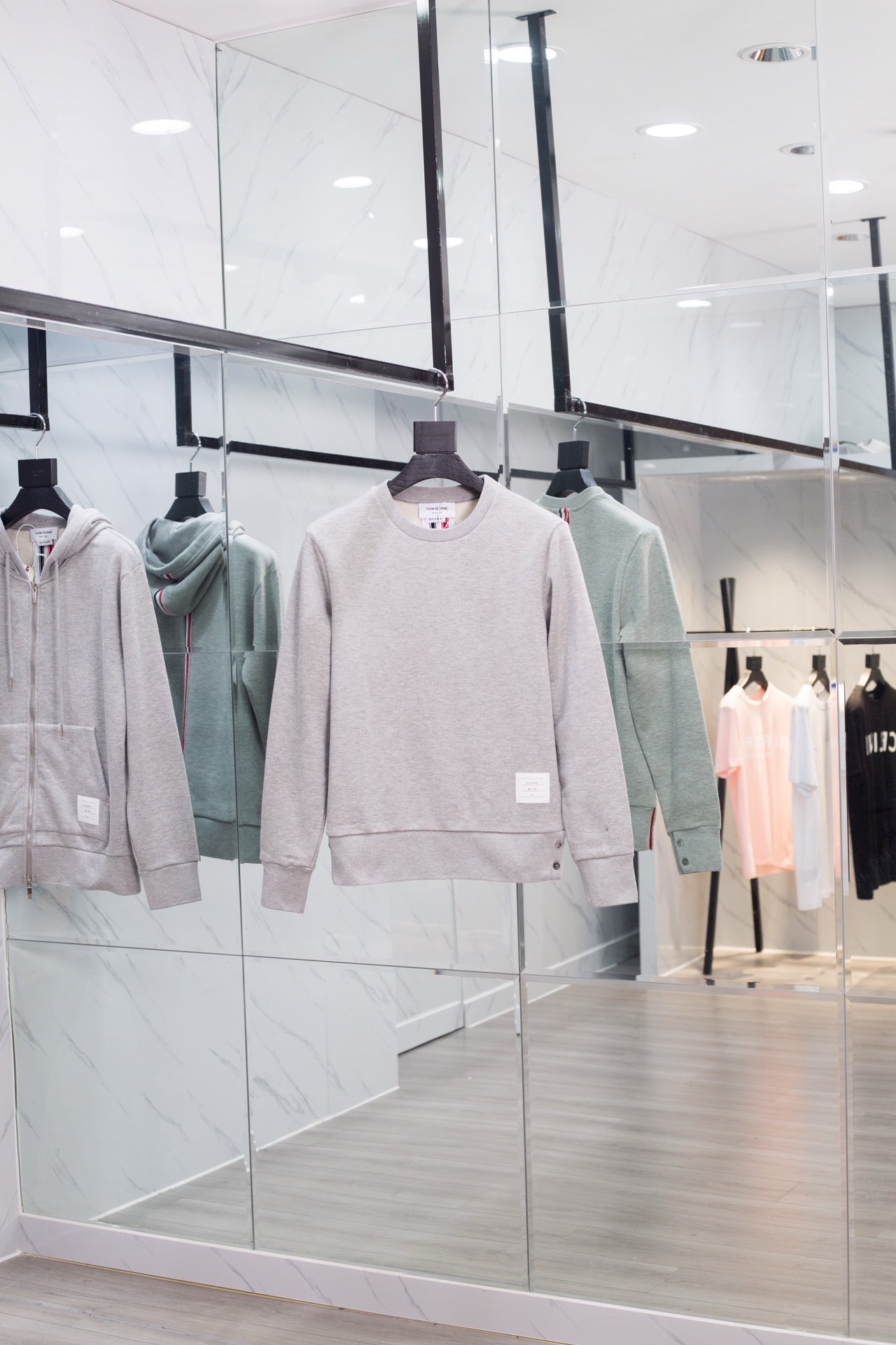 قميص جيرسي أزرق ورمادي