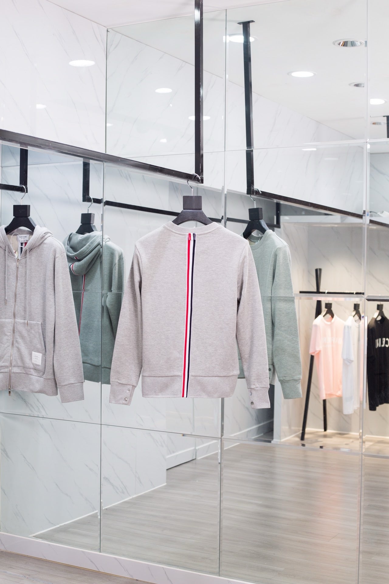 قميص جيرسي أزرق ورمادي