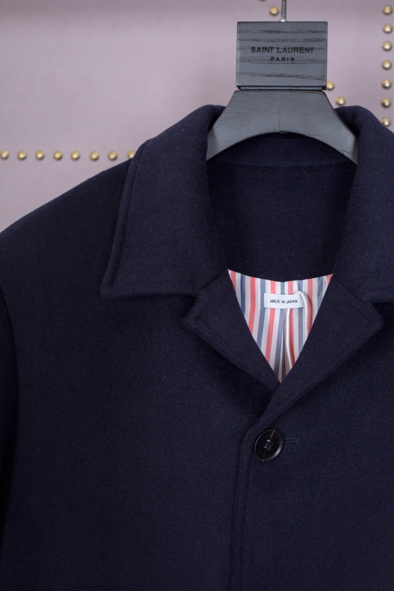 Blaue und graue Jacke