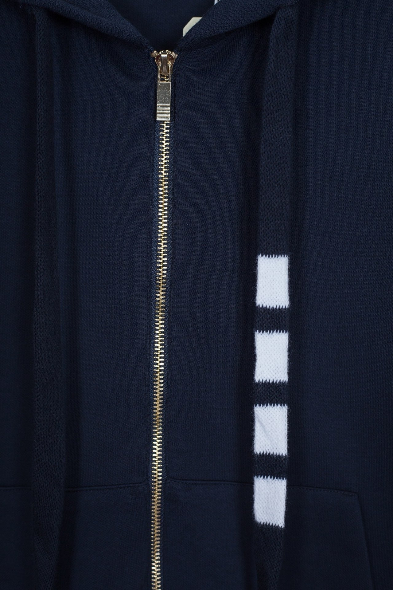 Blaue und graue Jacke