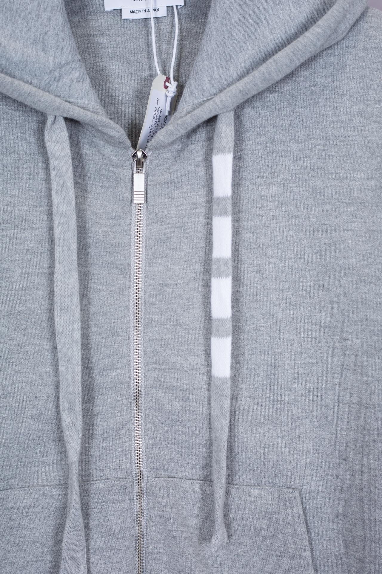 Blaue und graue Jacke