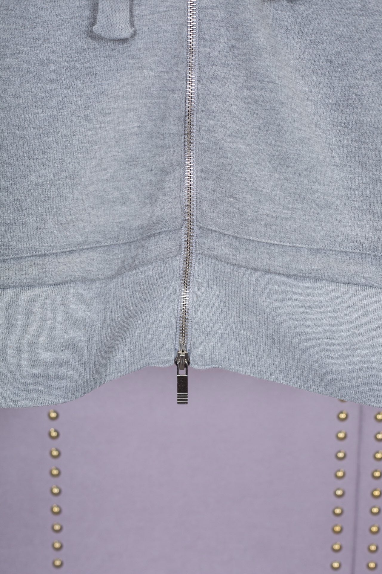 Blaue und graue Jacke