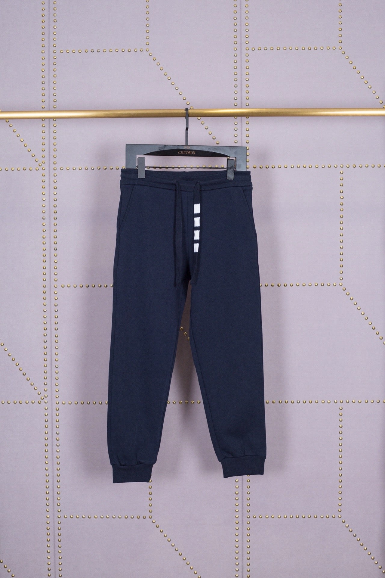 Blaue und graue Hose