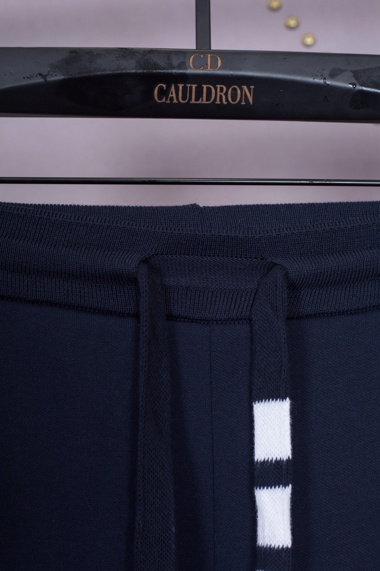 Blaue und graue Hose