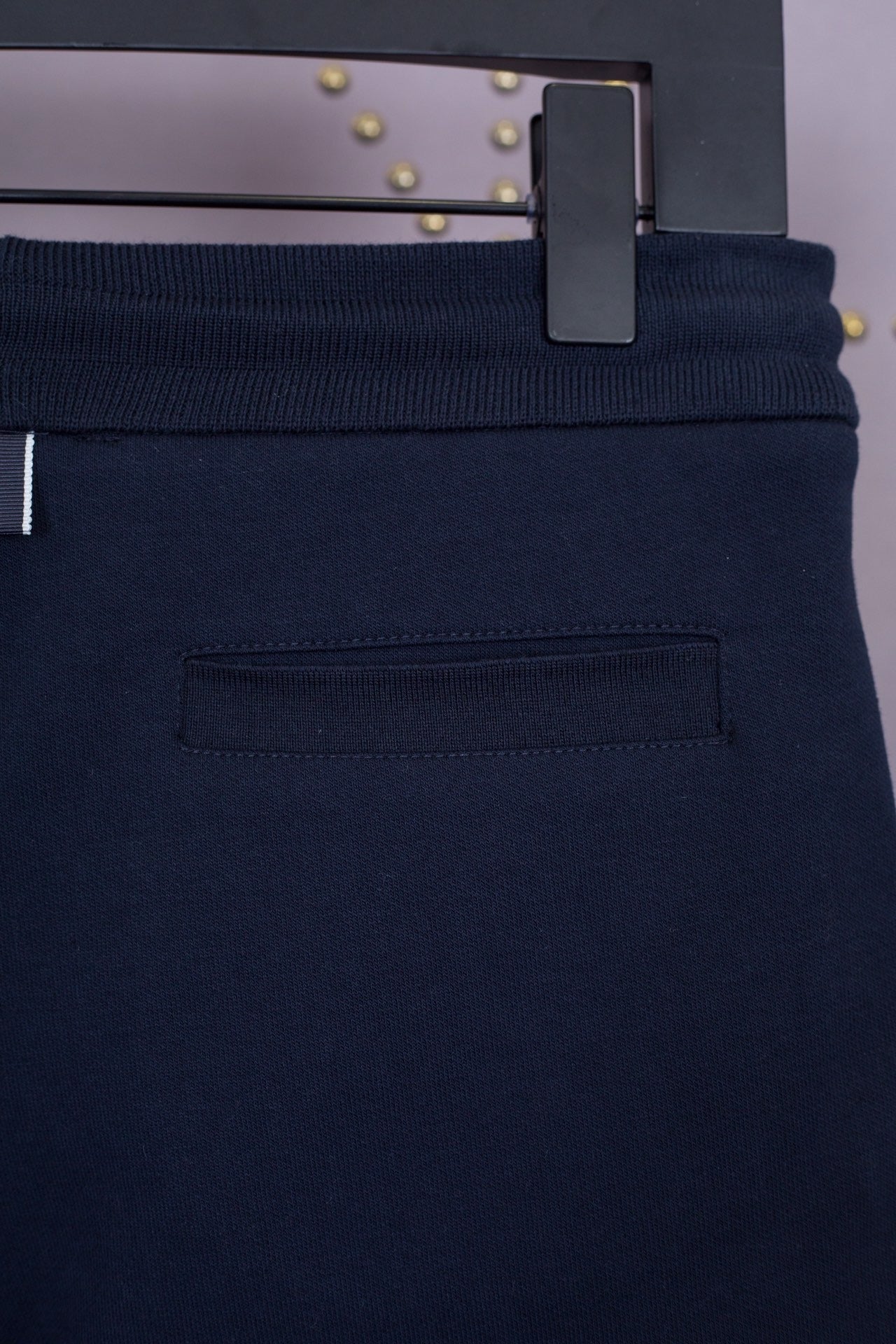 Blaue und graue Hose