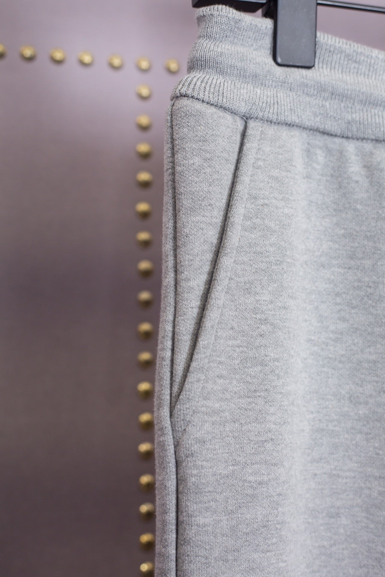 Blaue und graue Hose
