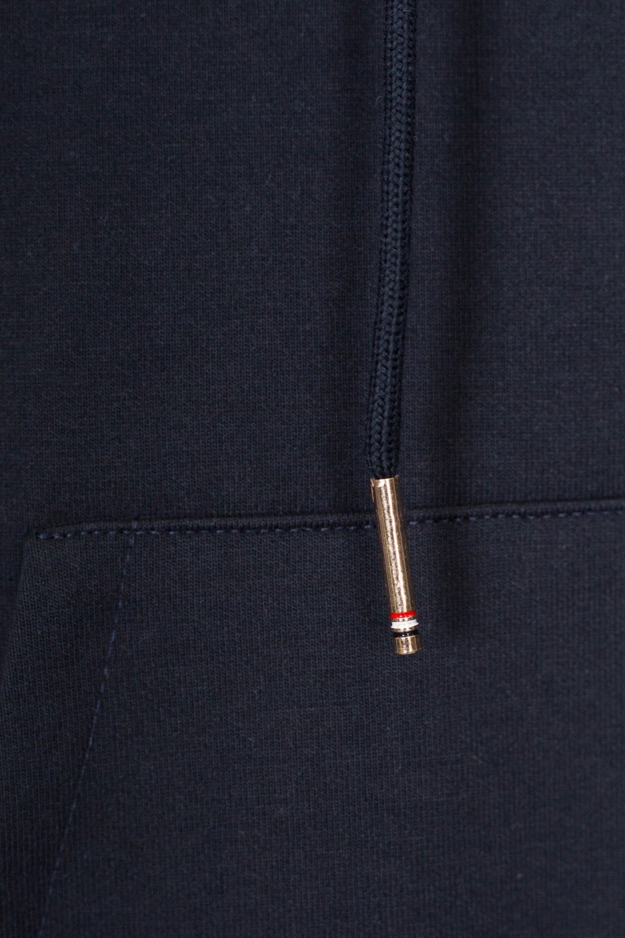 Chaqueta negra y gris