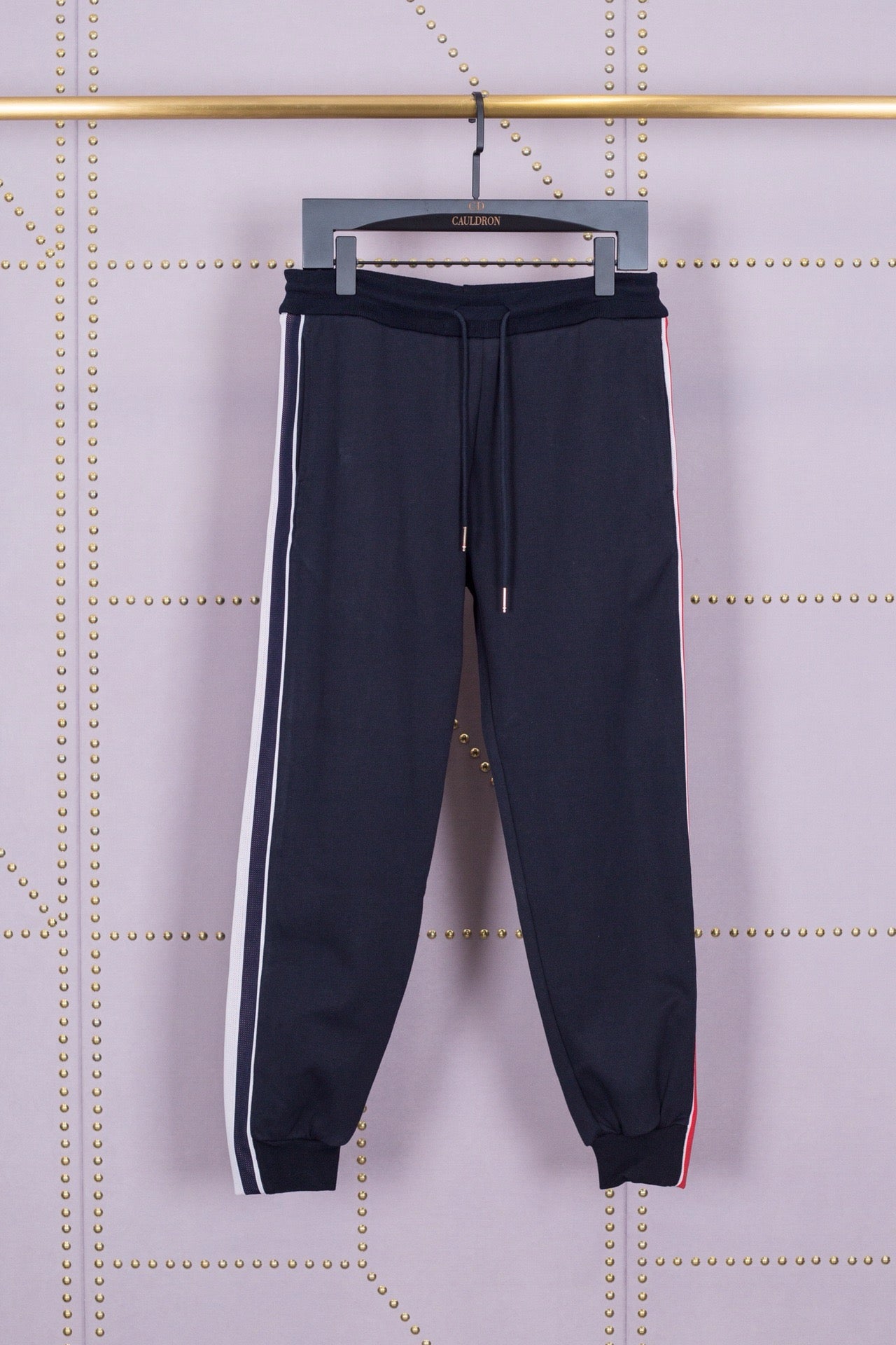 بنطال أسود ورمادي