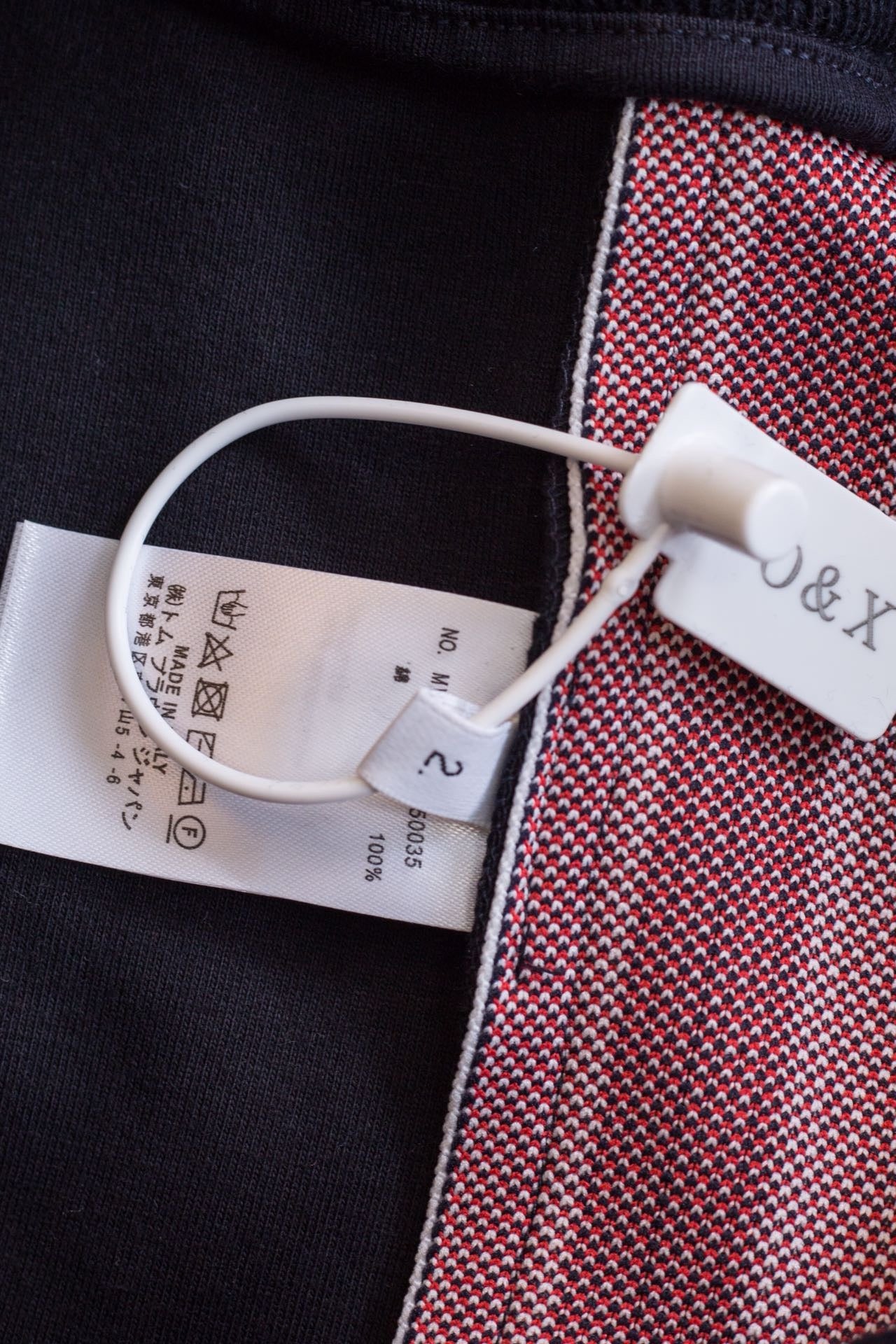 بنطال أسود ورمادي