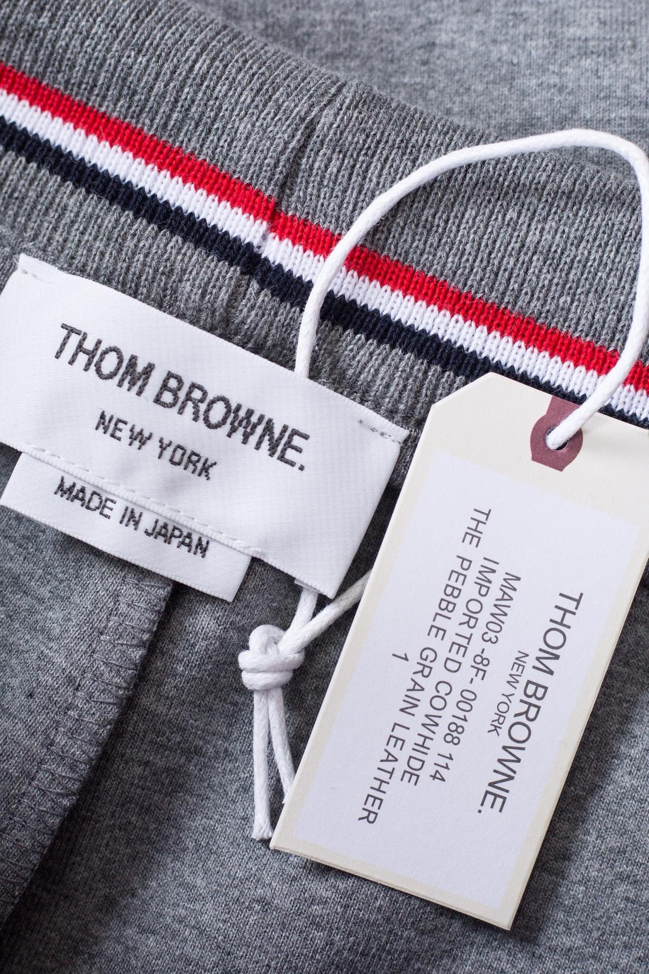 بنطال أسود ورمادي