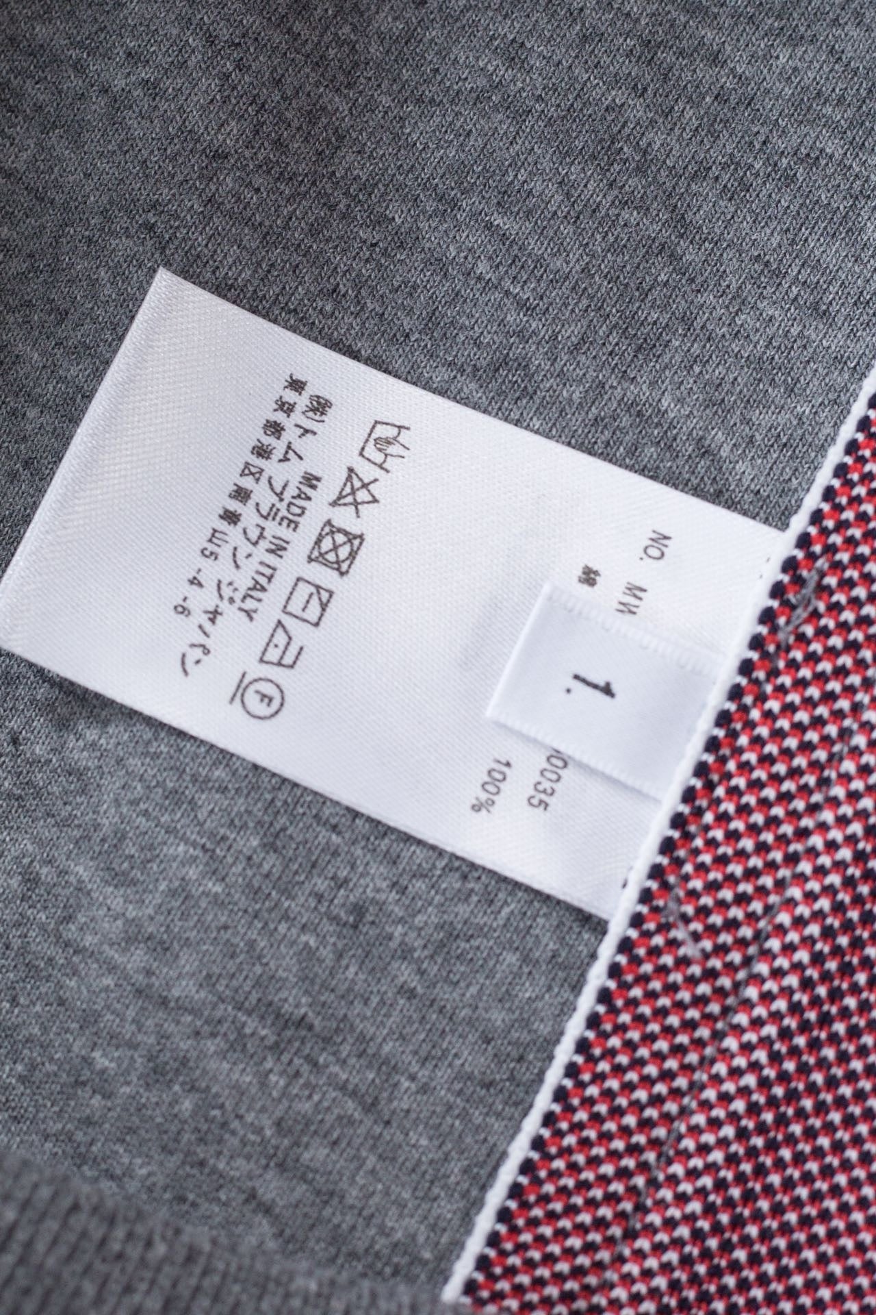 بنطال أسود ورمادي