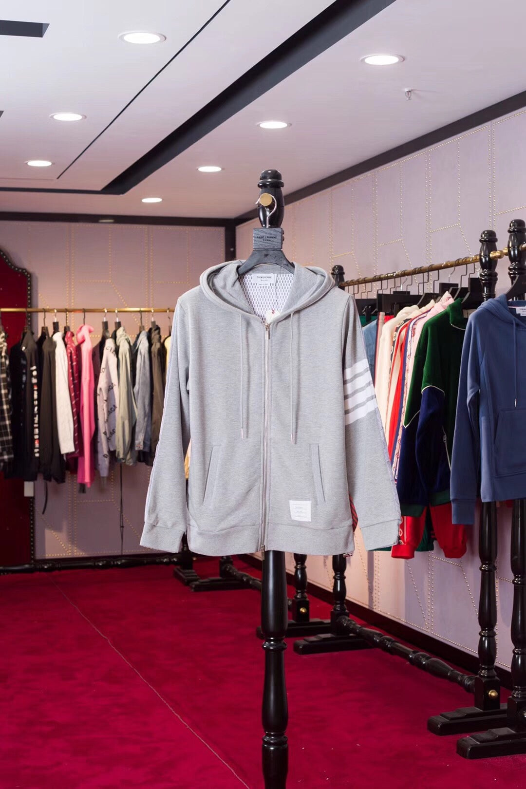 Chaqueta negra y gris