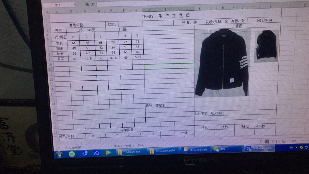 Schwarze und graue Jacke