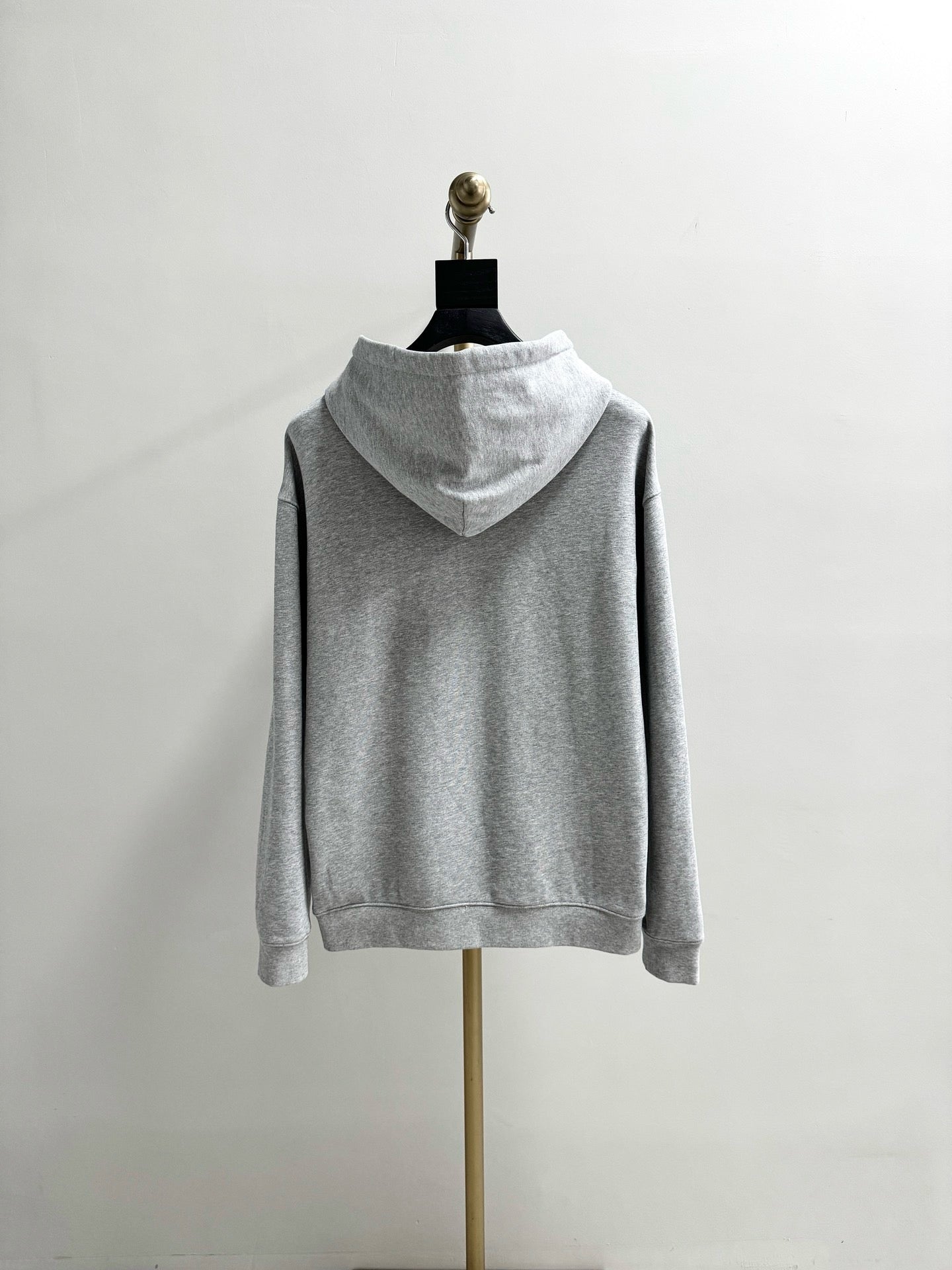 Sudadera con capucha gris