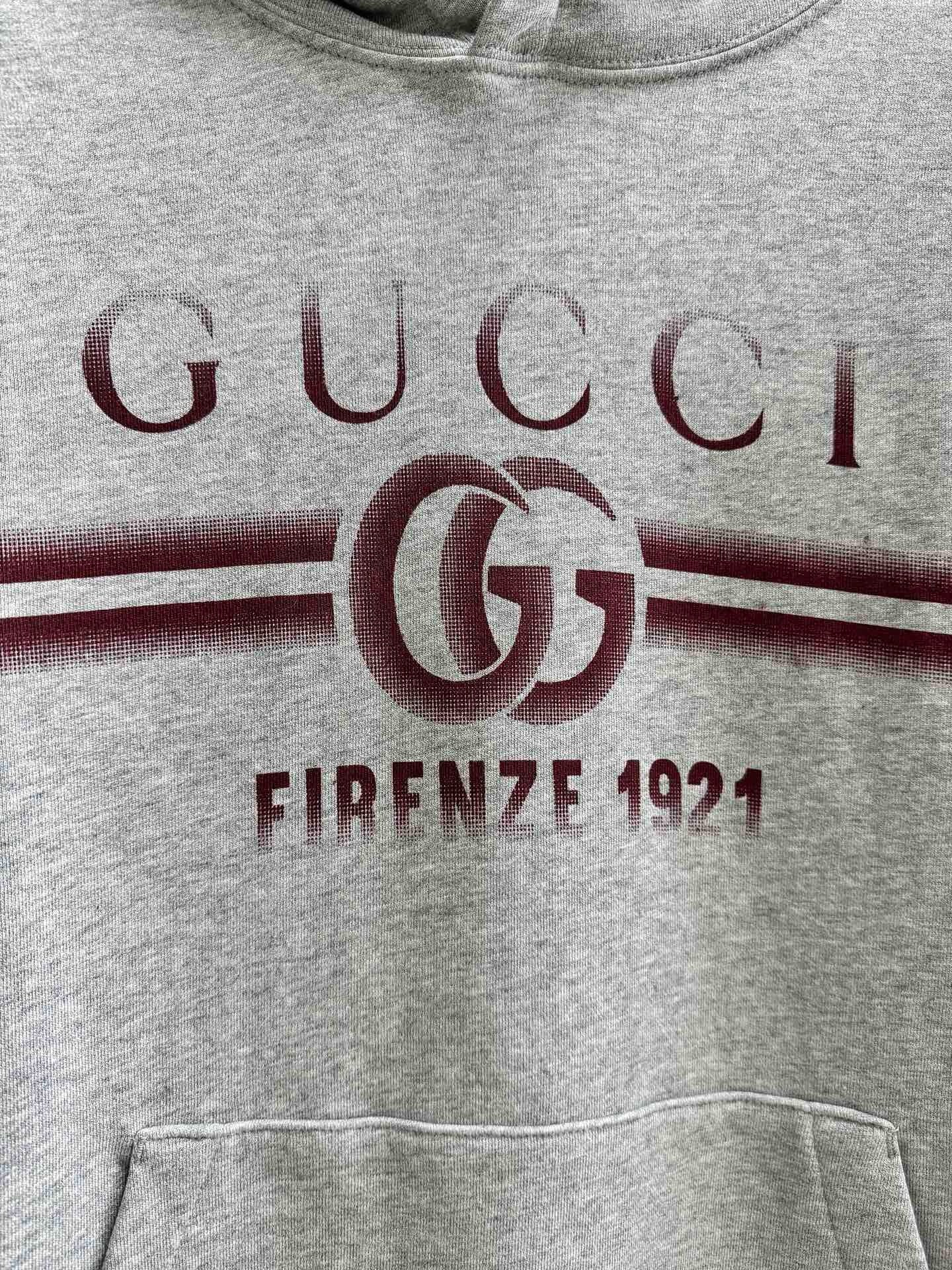 Sudadera con capucha gris