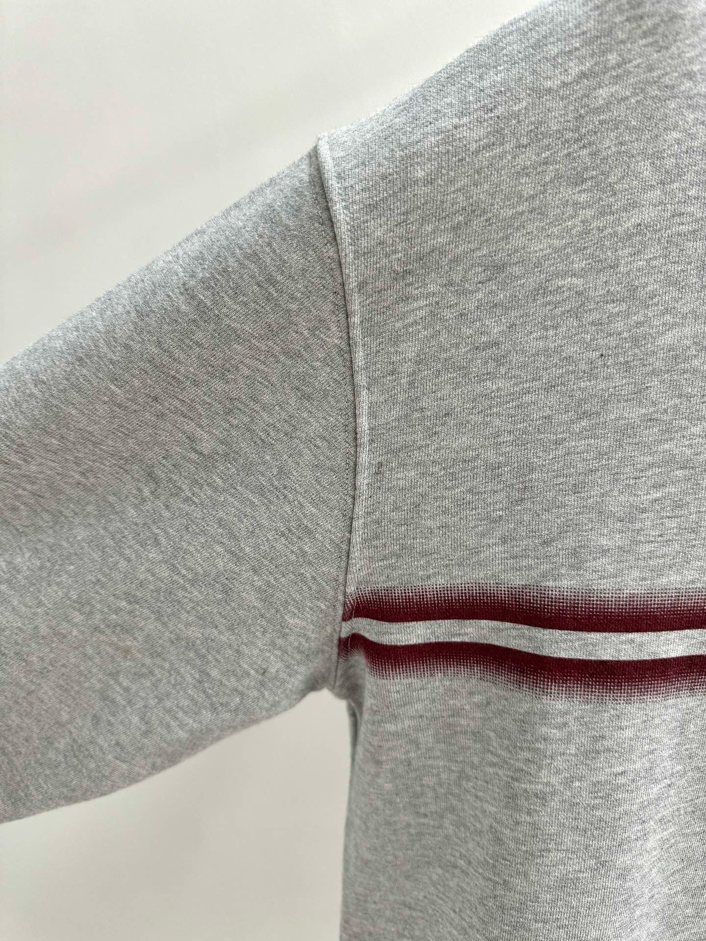 Sudadera con capucha gris