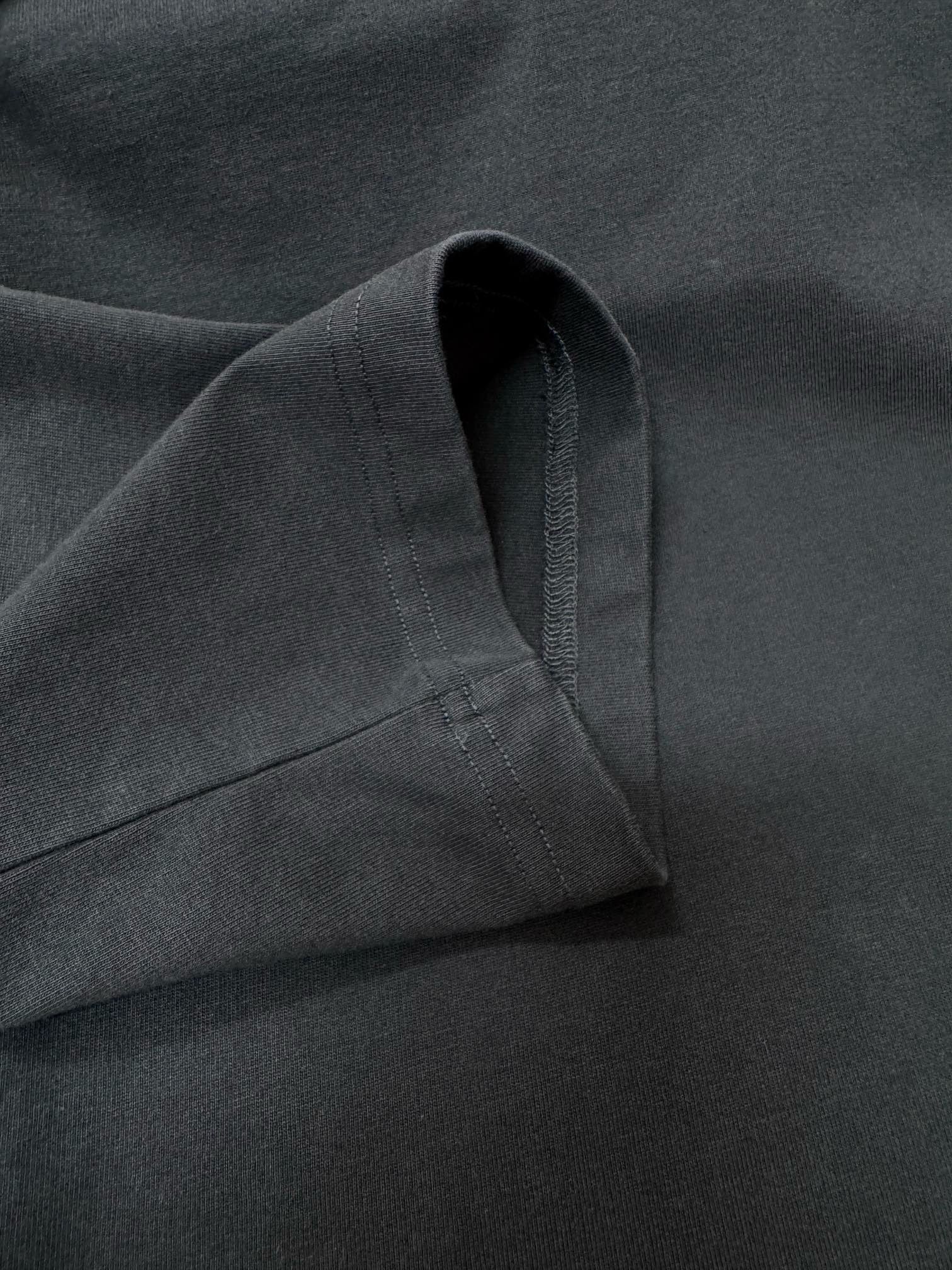 Schwarzes Trikot