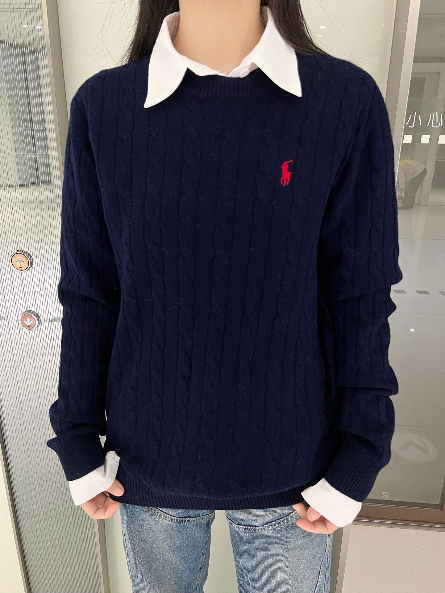 Jersey in Weiß, Grau und Blau