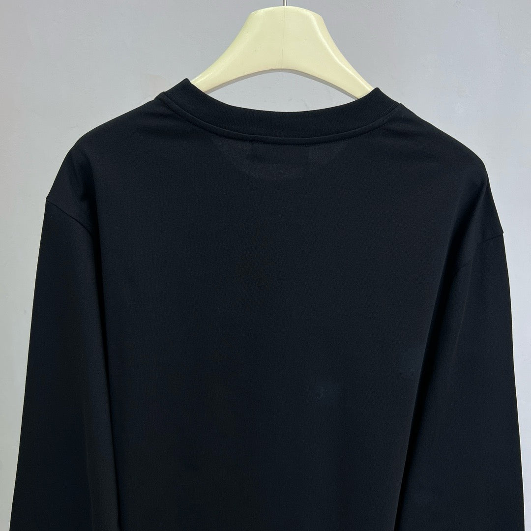 Schwarzes und rotes Trikot