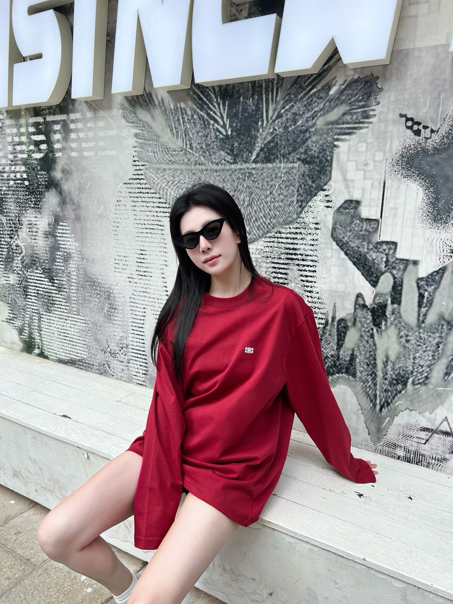 Schwarzes und rotes Trikot