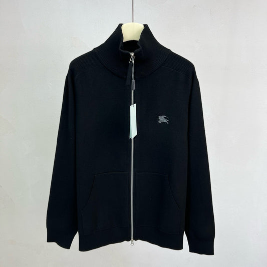 Braune und schwarze Jacke