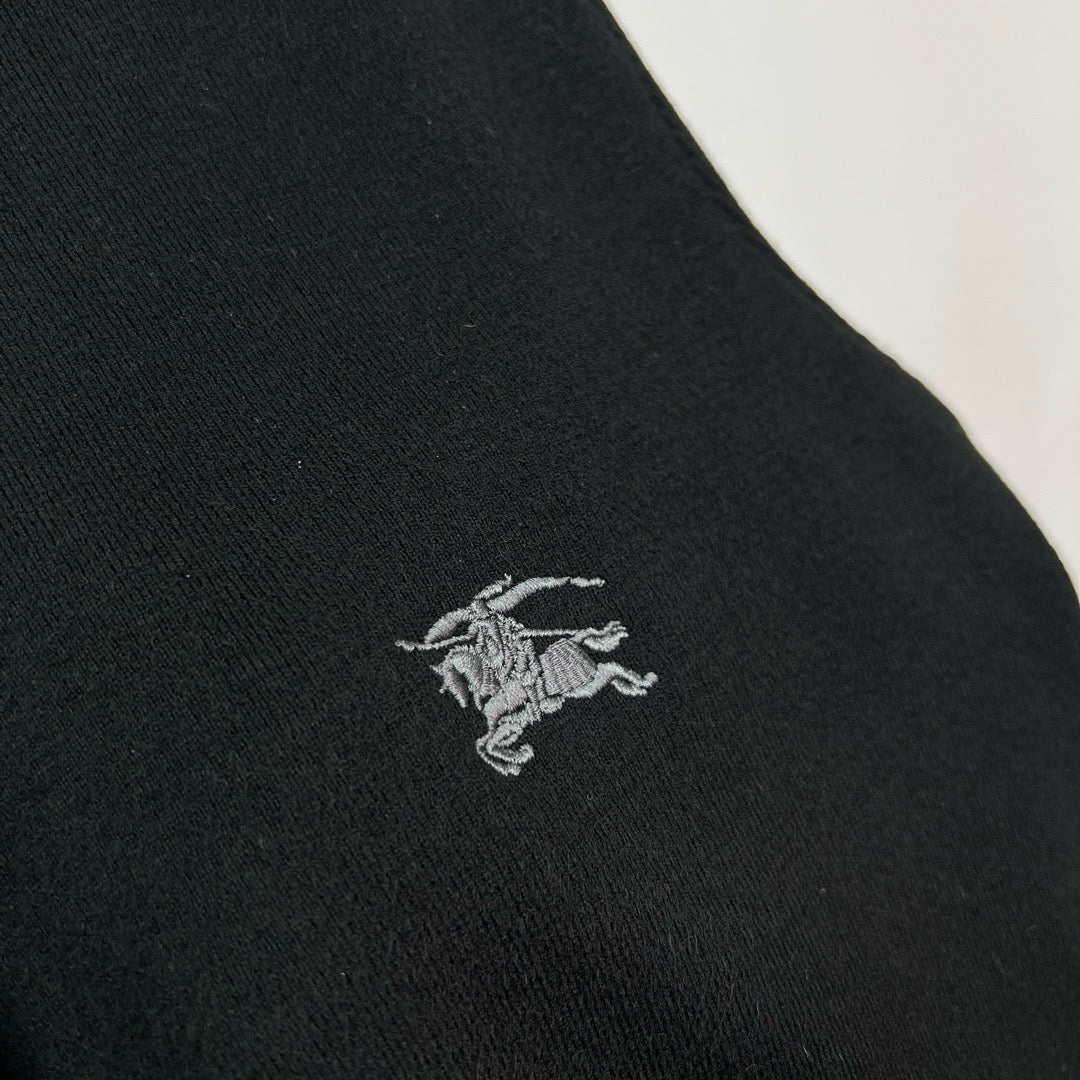 سترة بنية وسوداء