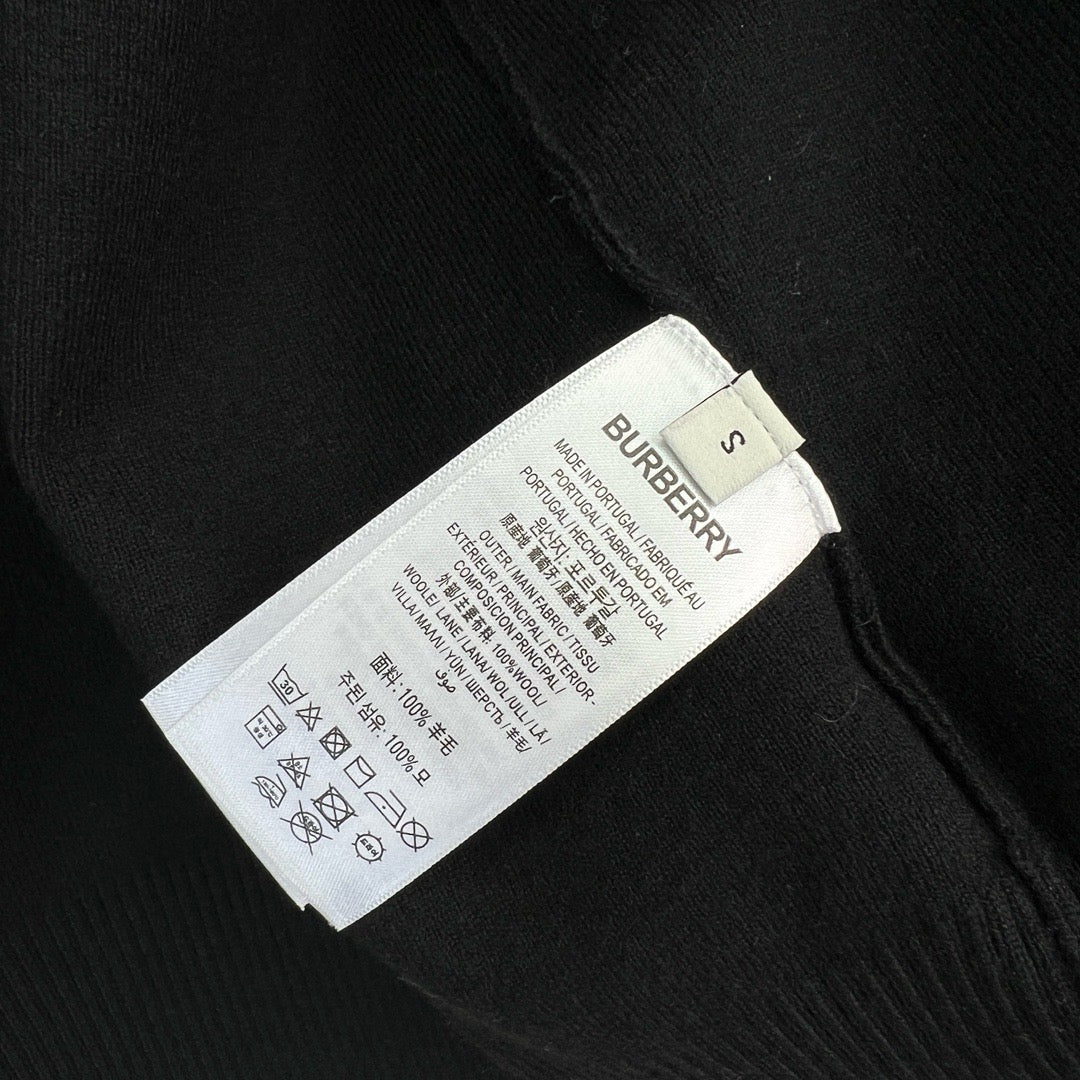 سترة بنية وسوداء