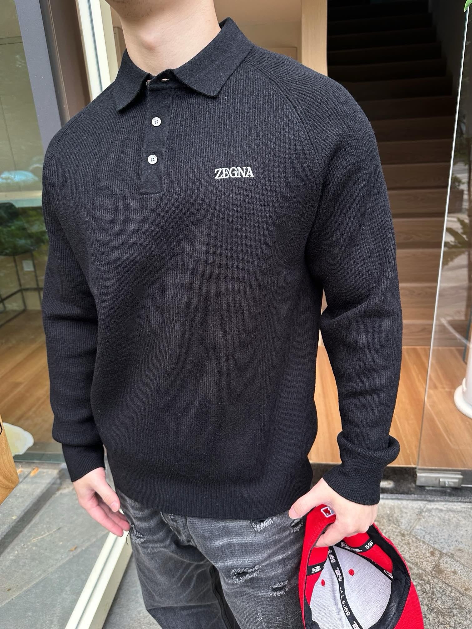 Jersey in Beige und Schwarz