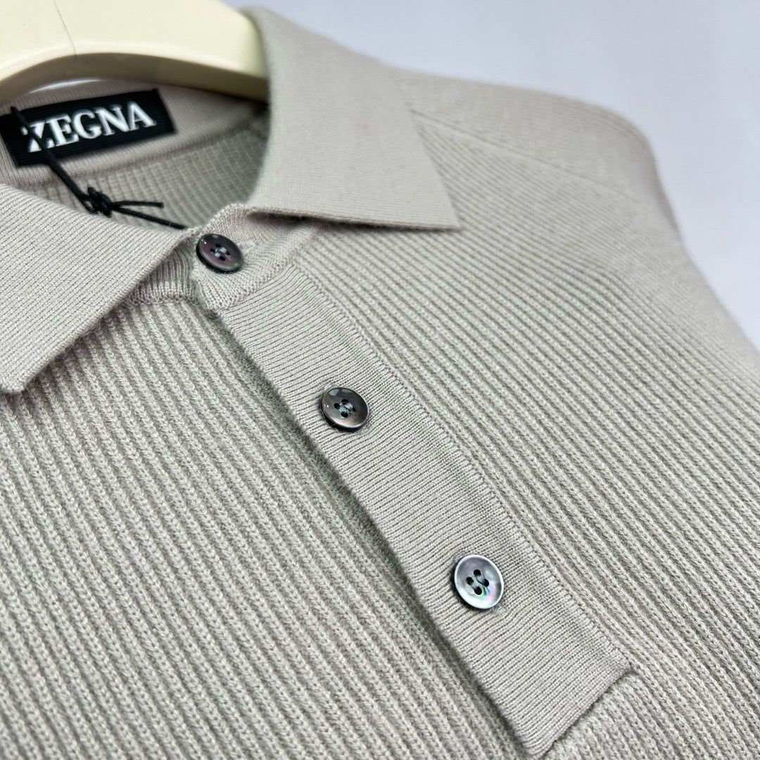 Jersey in Beige und Schwarz