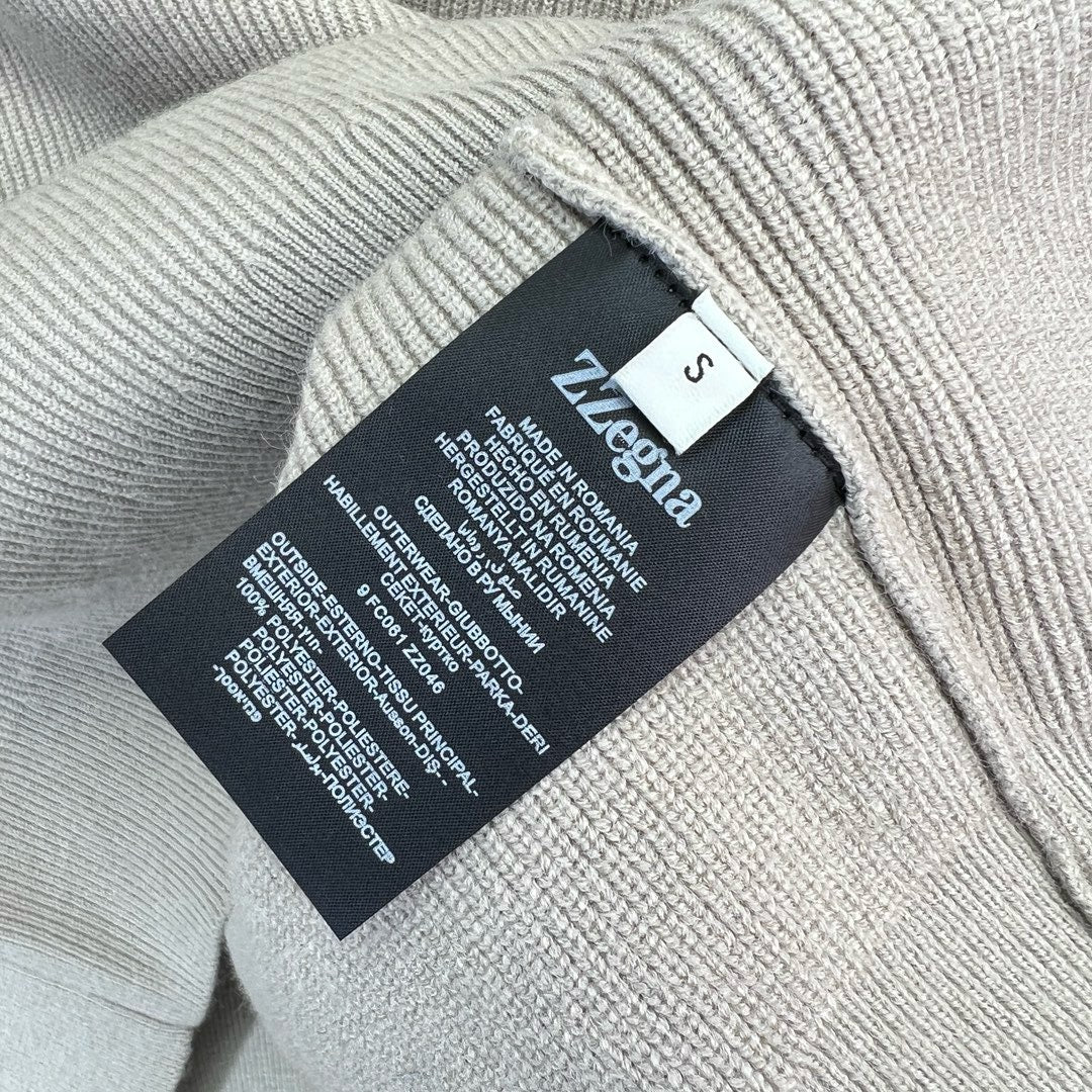 Jersey in Beige und Schwarz