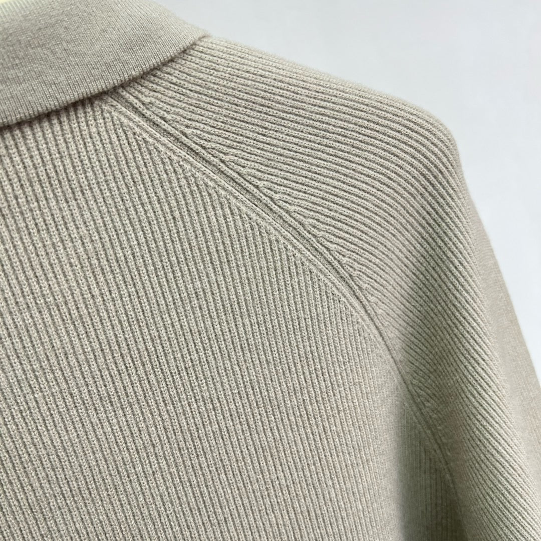 Jersey in Beige und Schwarz