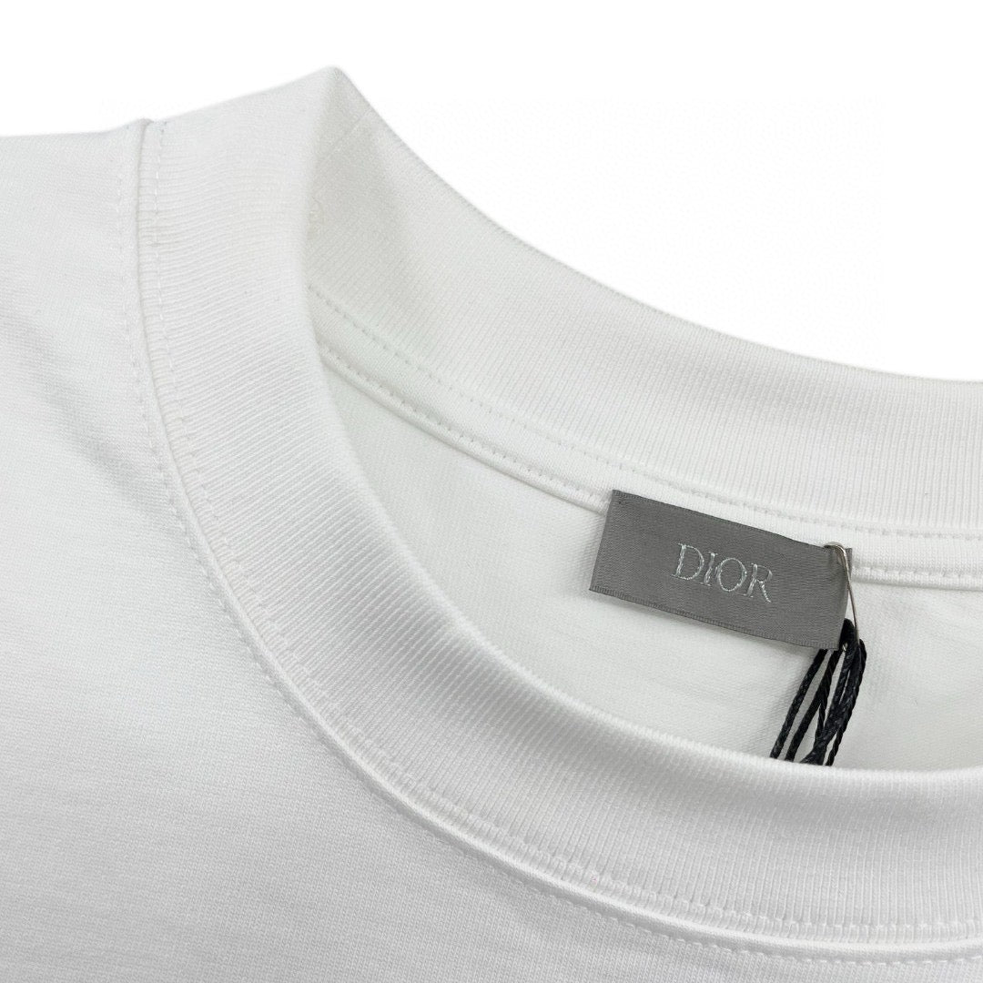 Schwarz-weißes T-Shirt