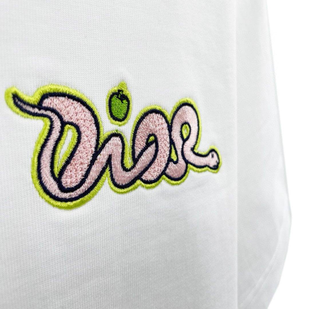 Schwarz-weißes T-Shirt