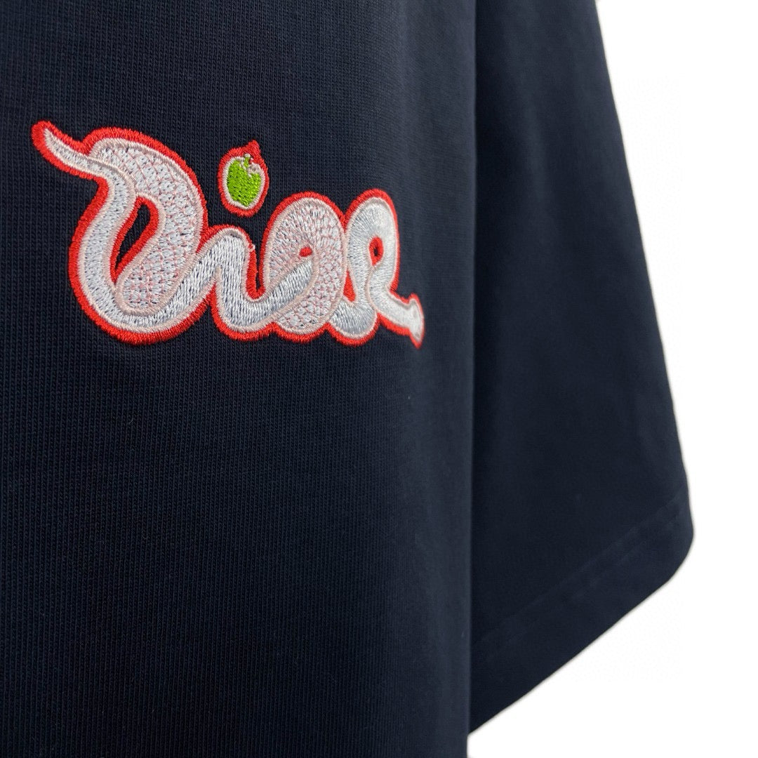Schwarz-weißes T-Shirt