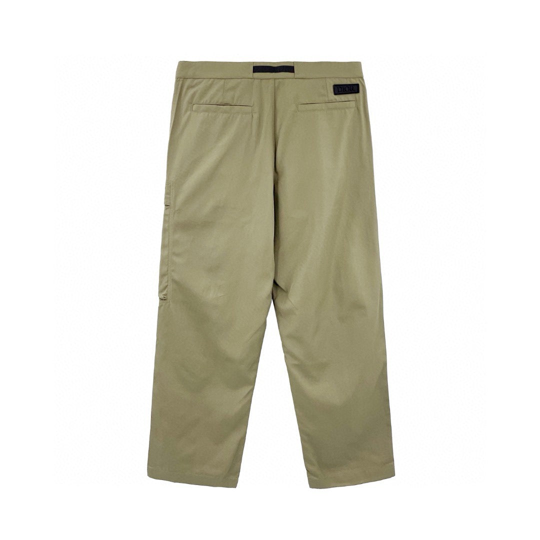 Grüne und schwarze Hose