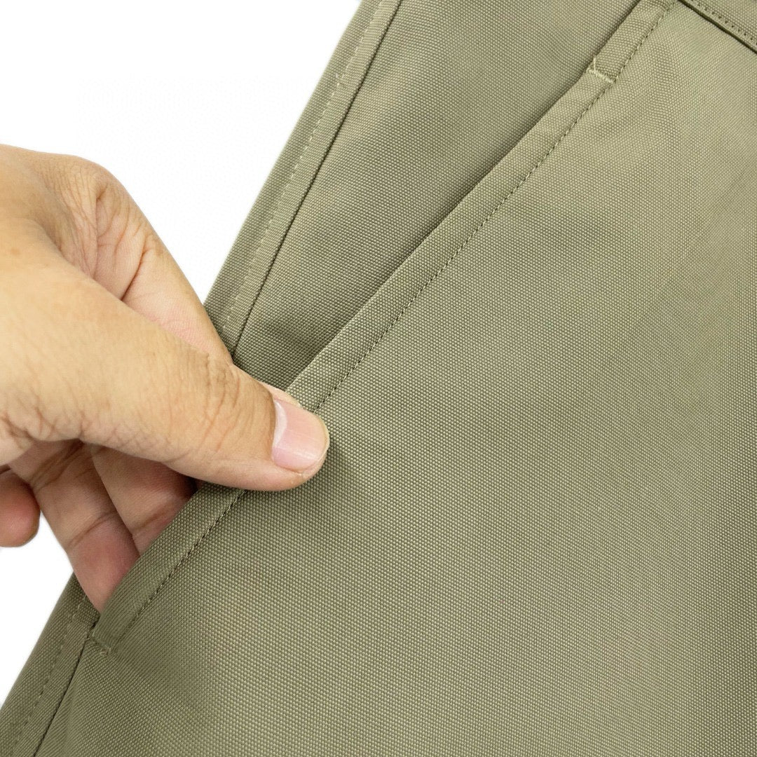 Grüne und schwarze Hose