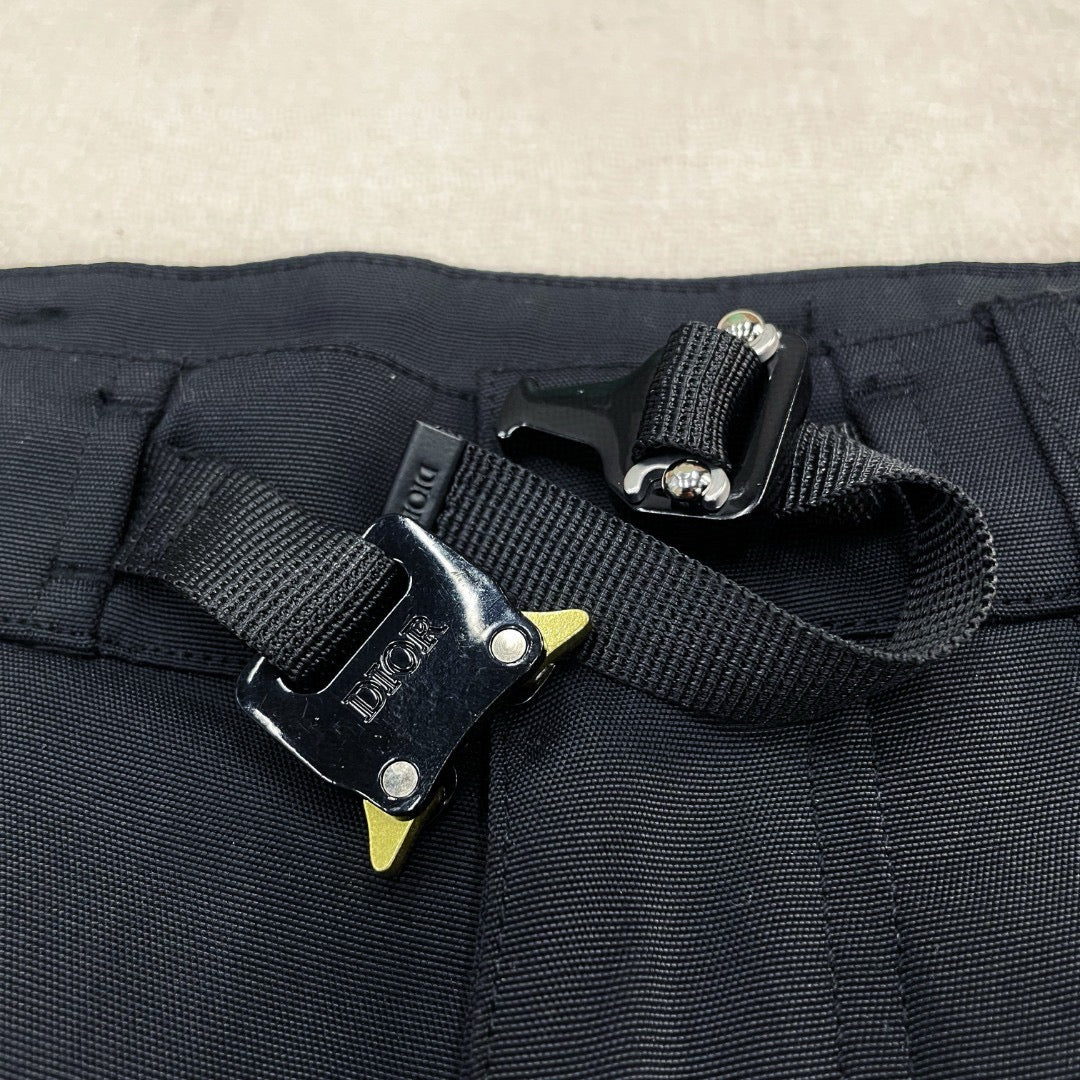 Grüne und schwarze Hose