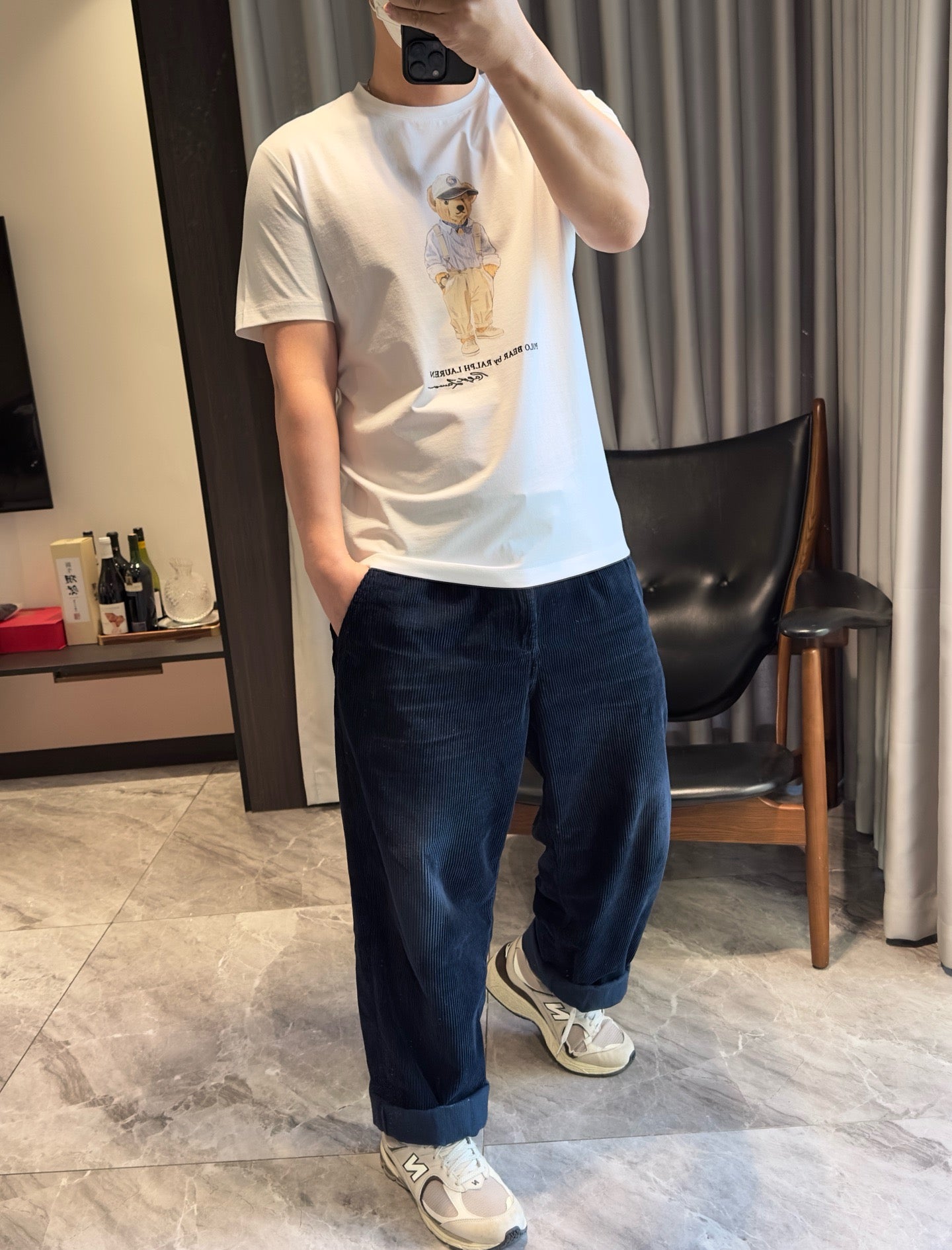 Schwarz-weißes T-Shirt