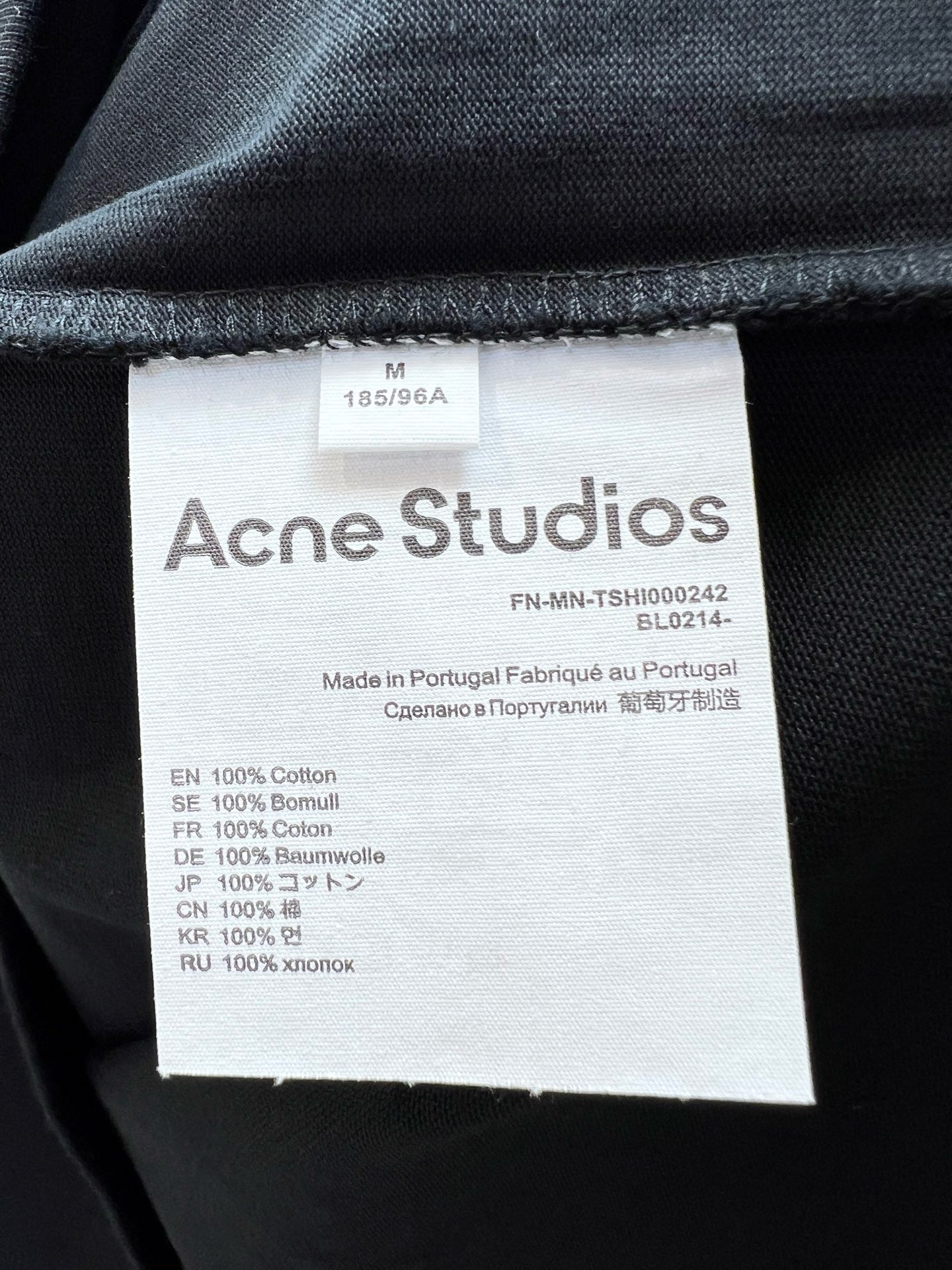 تي شيرت متعدد الألوان