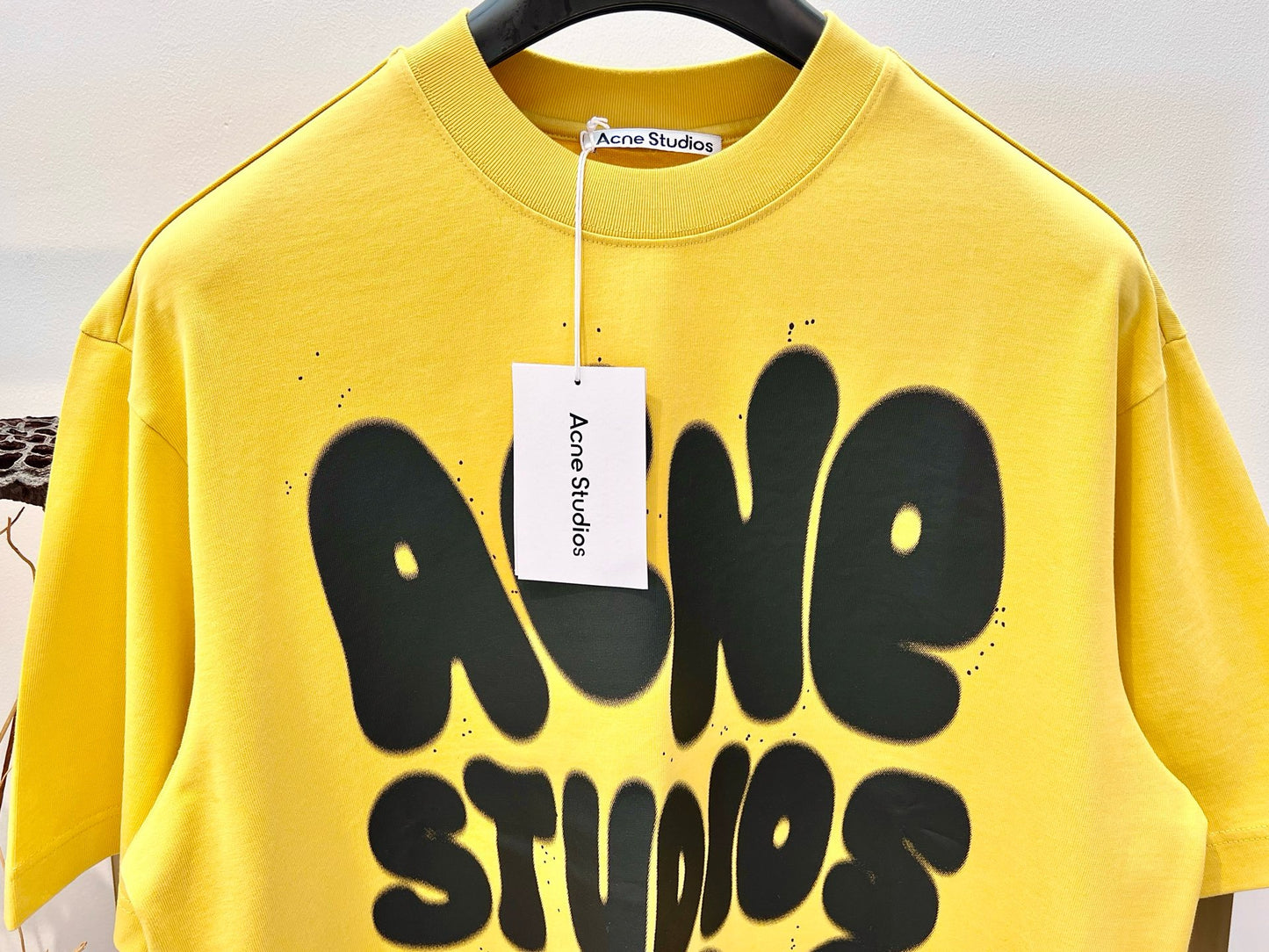 تي شيرت متعدد الألوان