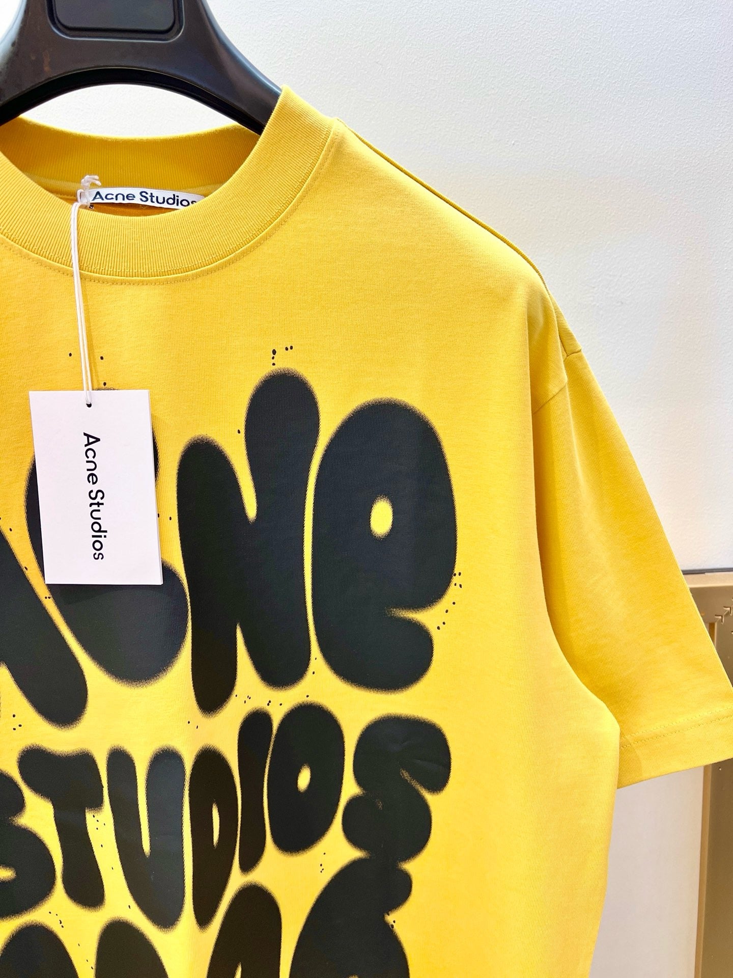 تي شيرت متعدد الألوان