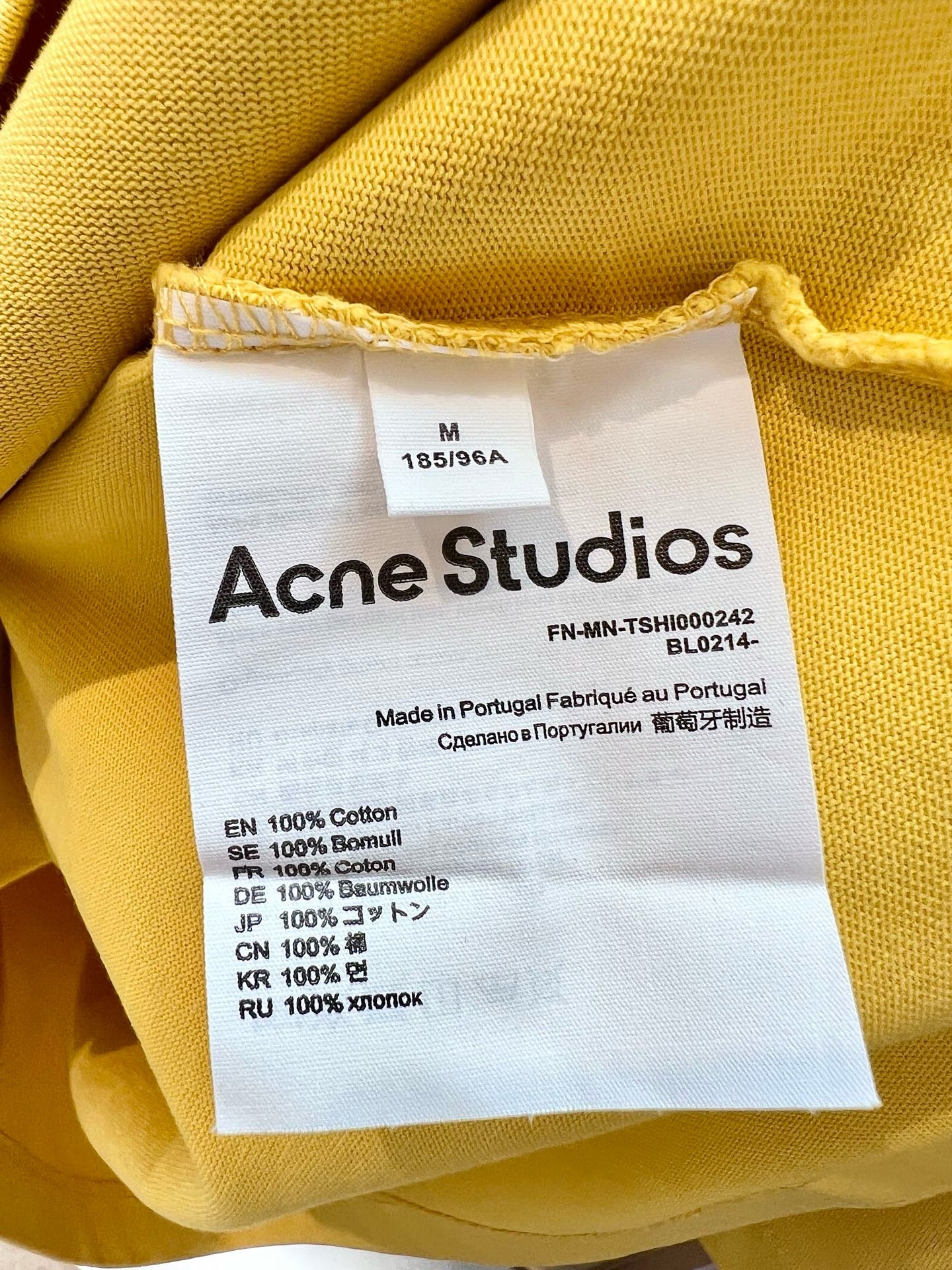 تي شيرت متعدد الألوان