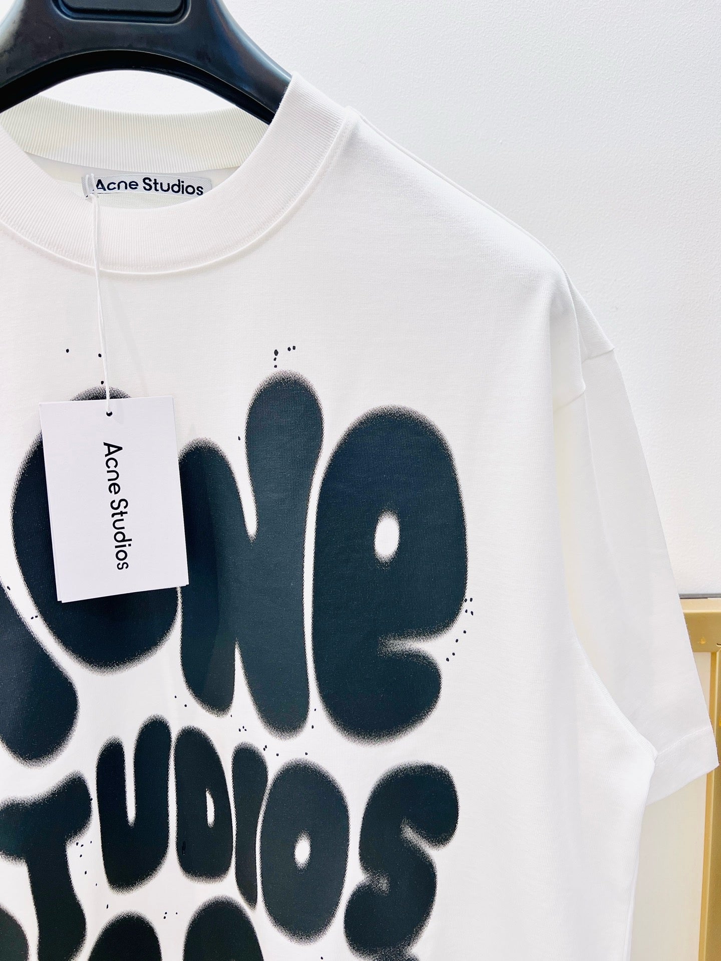 تي شيرت متعدد الألوان