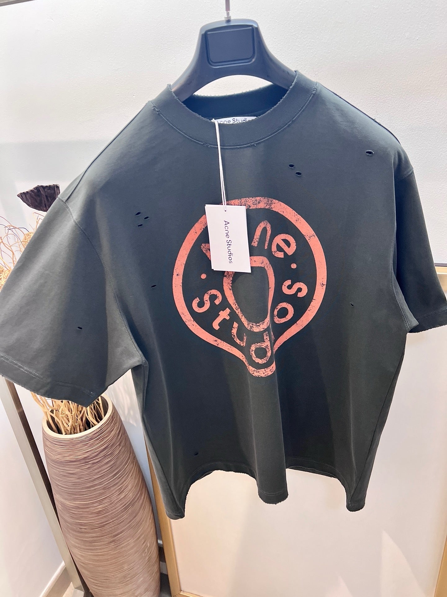 تي شيرت باللون الأخضر الداكن والرمادي