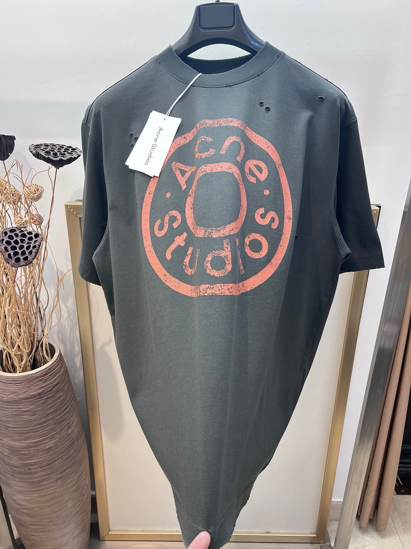 تي شيرت باللون الأخضر الداكن والرمادي