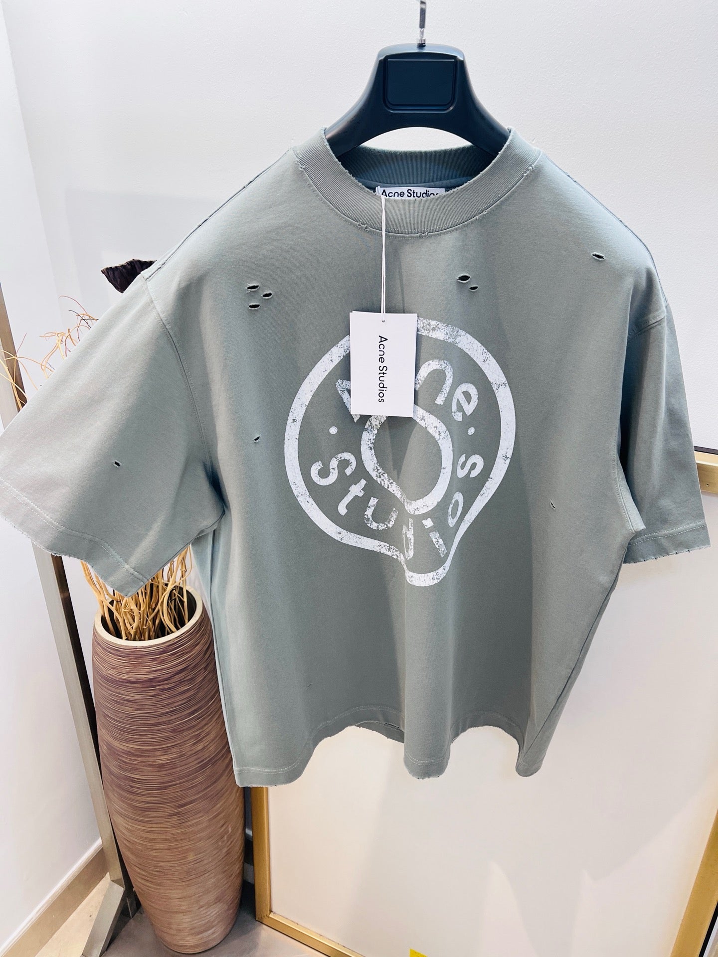 تي شيرت باللون الأخضر الداكن والرمادي